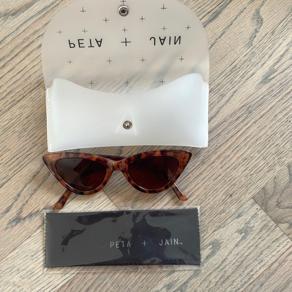 PETA + JAIN Sunglasses with case